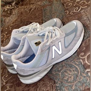 New Balance 990v5